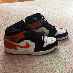 Air Jordan 1 Mid ‘Shattered Backboard’